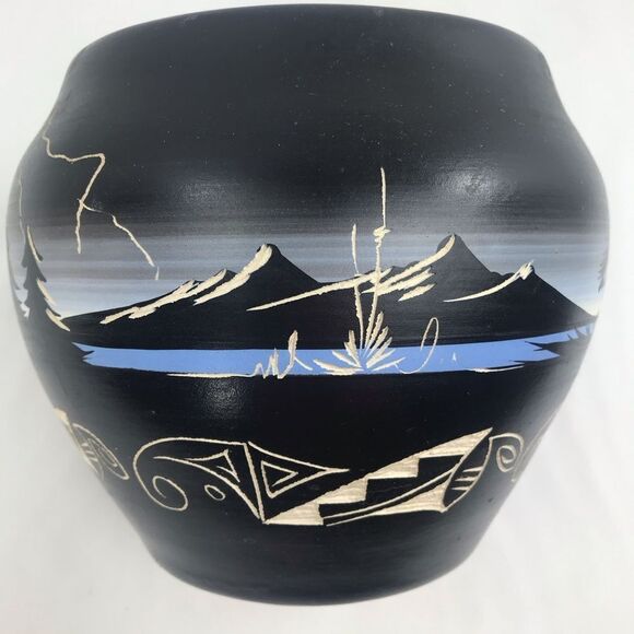 Native American Handcrafted Artist Signed Etched Painted Night Nature Pot 2018 - Picture 3 of 16